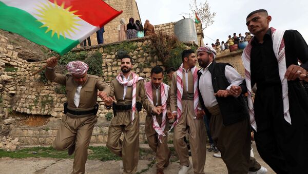 Curdos comemorando a celebração de Noruz, o ano novo no calendário persa, em Akra, a 500 km ao norte de Bagdá, Iraque (foto de arquivo) - Sputnik Brasil