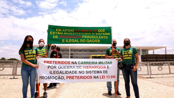 Ato de militares em Brasília (DF) pedindo reajustes na profissão. - Sputnik Brasil