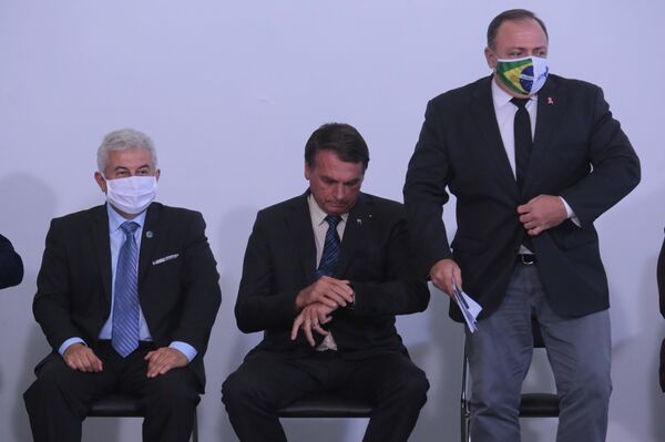 Diagnosticado com COVID-19, Pazuello é internado por desidratação - Sputnik Brasil