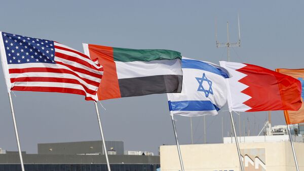 Bandeiras dos EUA, Emirados Árabes Unidos, Israel e Bahrein - Sputnik Brasil