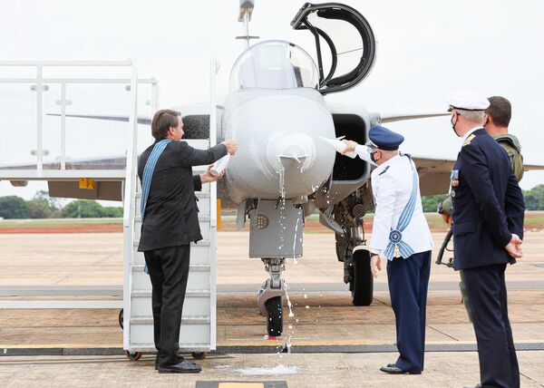 Caça Gripen é 'batizado' e apresentado oficialmente em Brasília (FOTOS) - Sputnik Brasil