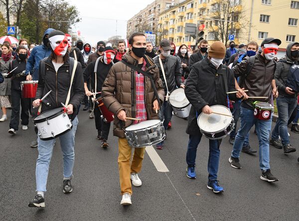 Mais de 500 pessoas são detidas durante ações de protesto na Bielorrússia no domingo (FOTOS) - Sputnik Brasil