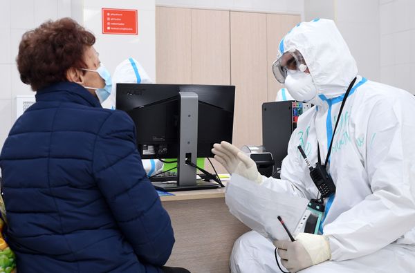 Após mídia ocidental criticar vacina Sputnik V, seus jornalistas resolvem tomá-la Após mídia ocidental criticar vacina Sputnik V, seus jornalistas resolvem tomá-la - Sputnik Brasil