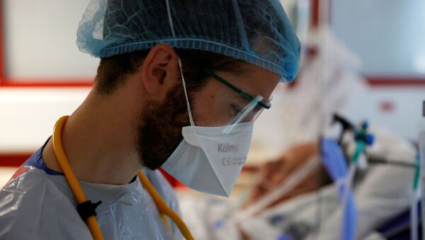 Paciente da COVID-19 em unidade de terapia intensiva - Sputnik Brasil