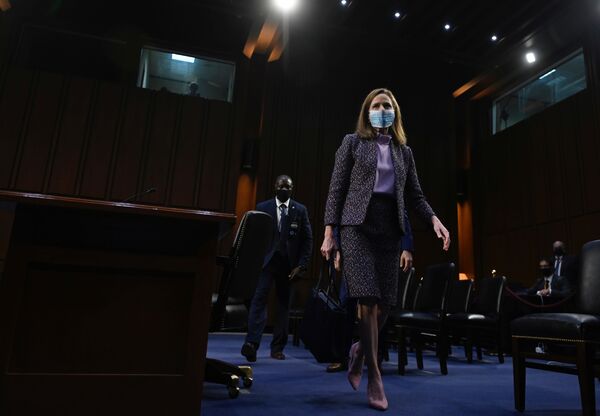Amy Coney Barrett é aprovada pelo Senado dos EUA para assumir Suprema Corte - Sputnik Brasil