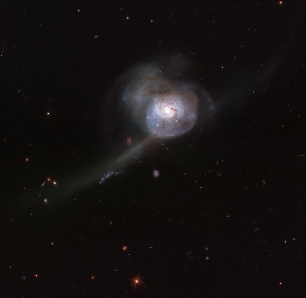 IMAGEM captada pelo Hubble revela galáxia espiral 'de outro mundo' - Sputnik Brasil