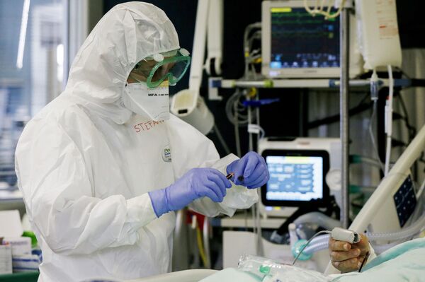 Força-tarefa contra COVID-19: Sicília solicita 60 médicos e enfermeiros a Cuba - Sputnik Brasil