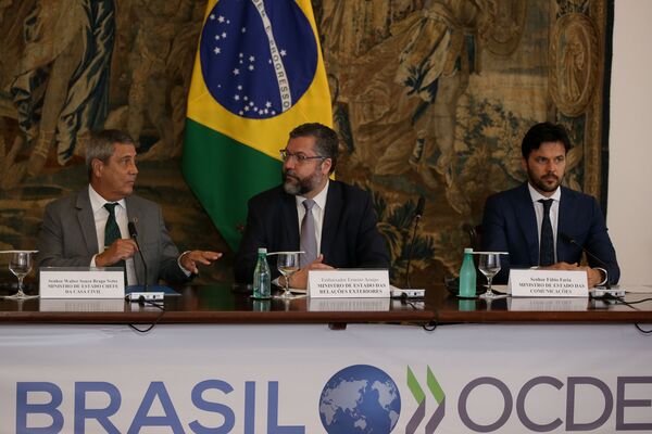 Implantação de cabo de fibra ótica ligando Brasil a Europa começa em 14 de dezembro - Sputnik Brasil