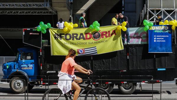 Apoiadores do Presidente Jair Bolsonaro fazem ato na Avenida Paulista e pedem saída do governador de São Paulo, João Doria - Sputnik Brasil