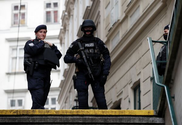 Daesh reivindica responsabilidade pelo ataque terrorista em Viena, relata mídia - Sputnik Brasil