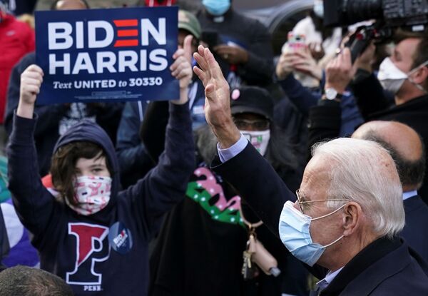 Joe Biden é 'obviamente deficiente mental', segundo acadêmico sueco - Sputnik Brasil