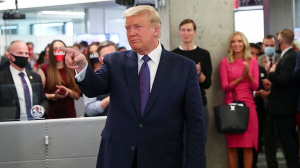 Presidente dos EUA, Donald Trump, visita sede de sua campanha em Virginia - Sputnik Brasil