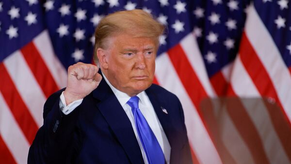 Presidente dos EUA, Donald Trump acompanha apuração de votos das eleições presidenciais norte-americanas, na Casa Branca, Washington, Estados Unidos, 4 de novembro de 2020 - Sputnik Brasil