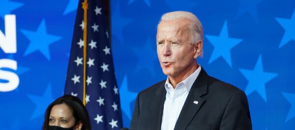 Joe Biden, candidato a presidente dos EUA, discursa ao lado de sua vice, Kamala Harris, em Delaware - Sputnik Brasil