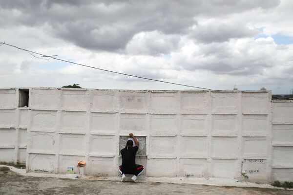 Movimento antivacina brasileiro ganha traços geopolíticos com COVID-19, diz especialista - Sputnik Brasil