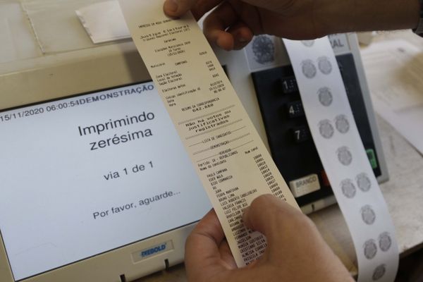 Eleições no Brasil: substituir urnas eletrônicas seria 'retrocesso', garantem especialistas Eleições no Brasil: substituir urnas eletrônicas seria 'retrocesso', garantem especialistas - Sputnik Brasil