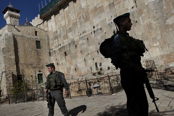 Palestinos aceitam dinheiro de impostos de Israel para aliviar crise econômica Palestinos aceitam dinheiro de impostos de Israel para aliviar crise econômica - Sputnik Brasil