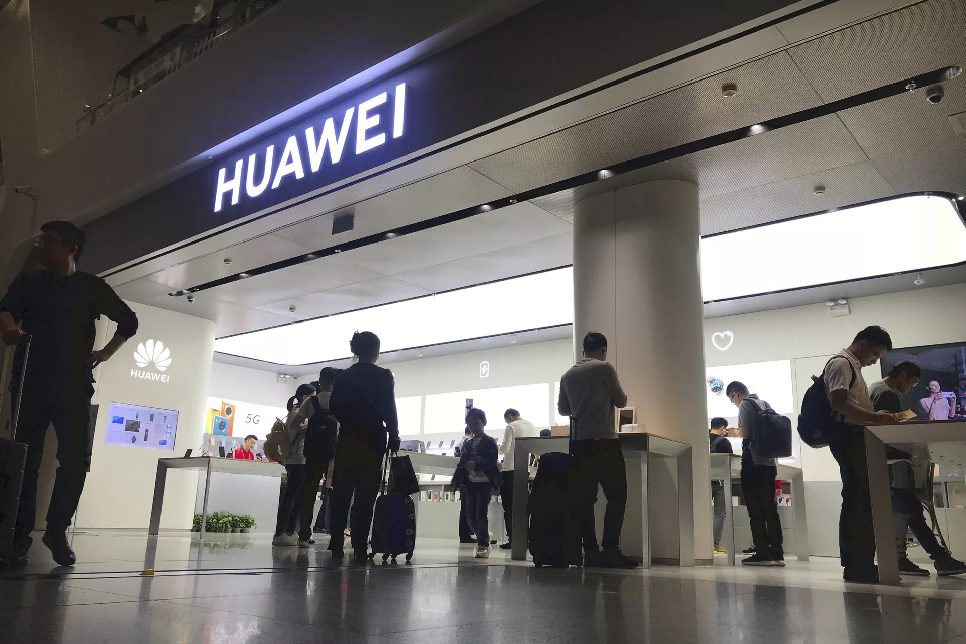 Guerra comercial entre China e EUA intensifica esforços de Pequim para roubar tecnologia, diz Taiwan Guerra comercial entre China e EUA intensifica esforços de Pequim para roubar tecnologia, diz Taiwan - Sputnik Brasil, 1920, 01.04.2021