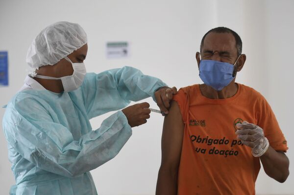 Ceticismo cresce sobre a eficácia da vacina contra COVID-19 da AstraZeneca Ceticismo cresce sobre a eficácia da vacina contra COVID-19 da AstraZeneca - Sputnik Brasil