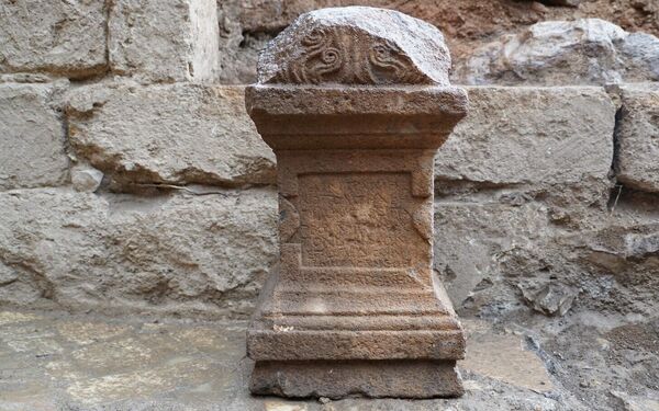 Decifrada inscrição grega que conta a história de altar antigo em Israel (FOTOS) - Sputnik Brasil