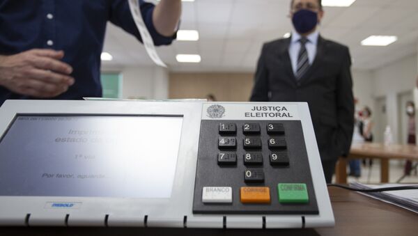  Juízes Eleitorais de Londrina realizam cerimônia  de demonstração de votação, ato integrante da preparação das urnas eletrônicas, destinado a demonstrar a transparência e segurança do processo de votação eletrônica - Sputnik Brasil