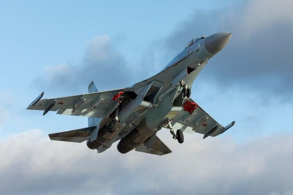 Treinamento de combate aéreo multimodo por tripulações de novos caças Su-35S do Distrito Militar Ocidental Treinamento de combate aéreo multimodo por tripulações de novos caças Su-35S do Distrito Militar Ocidental - Sputnik Brasil