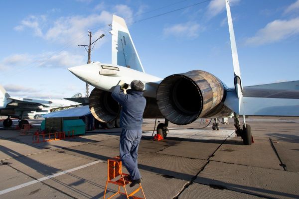 Treinamento de combate aéreo multimodo por tripulações de novos caças Su-35S do Distrito Militar Ocidental Treinamento de combate aéreo multimodo por tripulações de novos caças Su-35S do Distrito Militar Ocidental - Sputnik Brasil