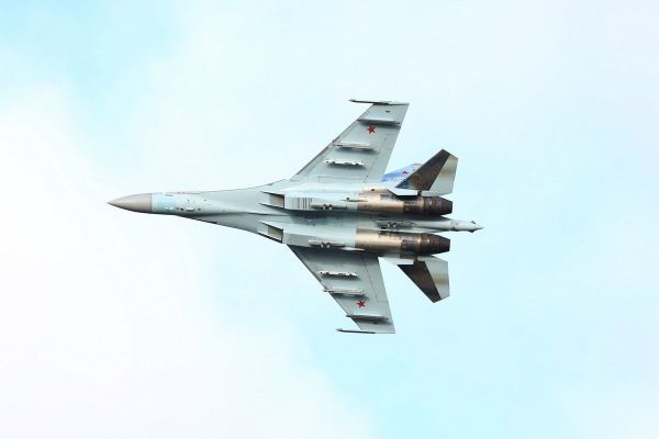 Treinamento de combate aéreo multimodo por tripulações de novos caças Su-35S do Distrito Militar Ocidental Treinamento de combate aéreo multimodo por tripulações de novos caças Su-35S do Distrito Militar Ocidental - Sputnik Brasil