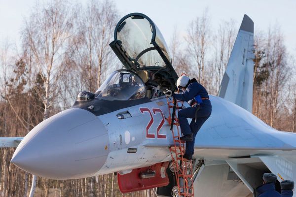Treinamento de combate aéreo multimodo por tripulações de novos caças Su-35S do Distrito Militar Ocidental Treinamento de combate aéreo multimodo por tripulações de novos caças Su-35S do Distrito Militar Ocidental - Sputnik Brasil