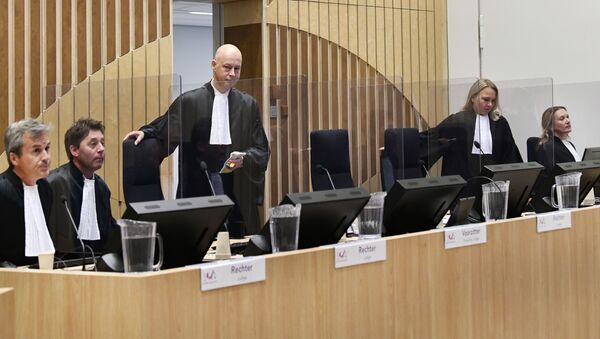 Audiência de julgamento no Complexo Judicial de Schiphol, em Badhoevedorp, província do Norte da Holanda, em 28 de setembro de 2020, sobre o caso do voo MH17 da Malaysia Airlines que caiu na Ucrânia em 2014 - Sputnik Brasil