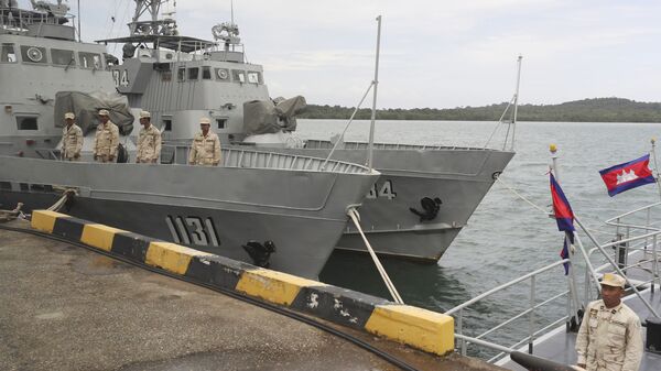 Tropas da Marinha do Camboja em navio da base naval de Ream, em Sihanoukville - Sputnik Brasil