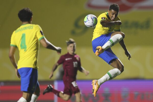 Jogador Danilo, da Seleção Brasileira de Futebol, em jogo contra a Venezuela no estádio do Morumbi, São Paulo - Sputnik Brasil