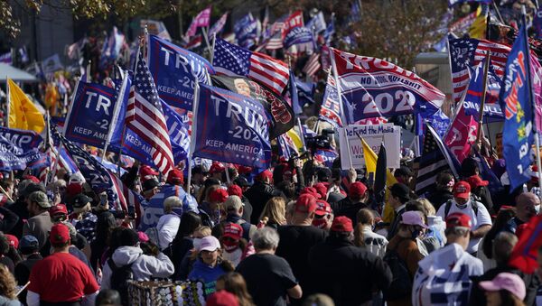 Em Washington, manifestantes apoiadores do presidente dos EUA, Donald Trump, realizam manifestação pela reeleição do republicano, em 14 de novembro de 2020 - Sputnik Brasil