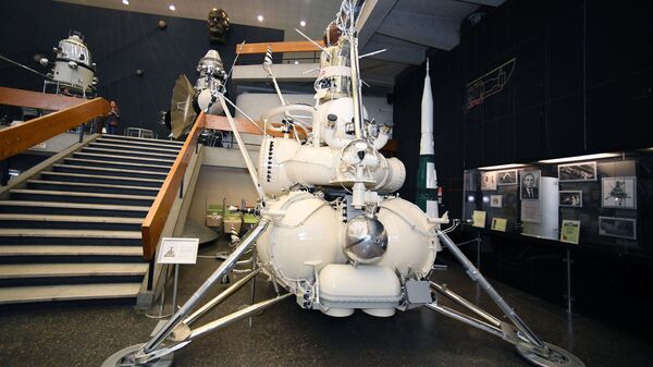 Estação espacial automática Luna-16 no museu - Sputnik Brasil