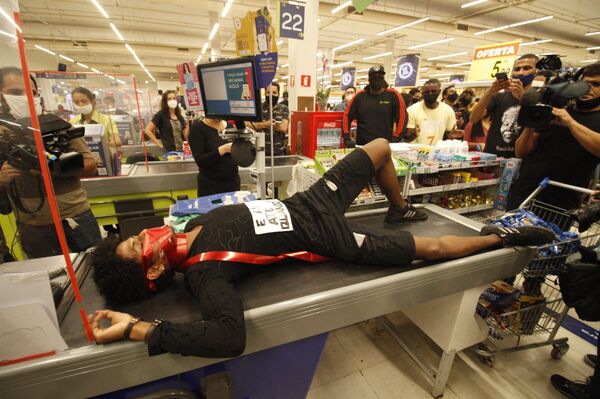 Manifestantes protestam contra morte de homem negro em diversas cidades do Brasil (VÍDEOS, FOTOS) - Sputnik Brasil