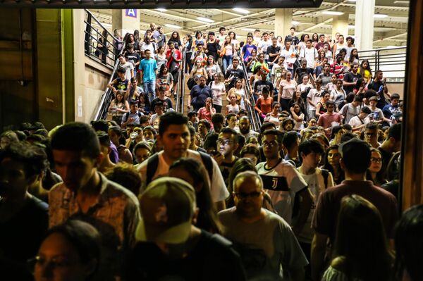 Ansiedade, insegurança e exclusão: Enem marcado pelo ensino remoto acentua desigualdades no Brasil - Sputnik Brasil