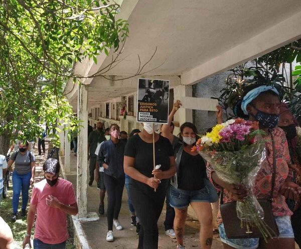 Após dia de protestos contra o racismo, Beto Freitas é sepultado em Porto Alegre - Sputnik Brasil