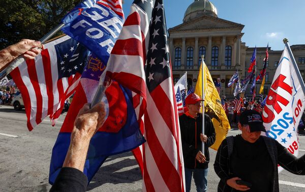 Apoiadores do presidente dos EUA, Donald Trump, protestam contra resultados das eleições presidenciais de 2020 - Sputnik Brasil