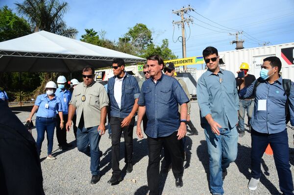 No 20º dia de apagão, Amapá continua rodízio após acionamento de geradores e visita de Bolsonaro - Sputnik Brasil