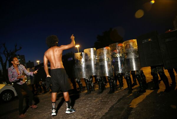 Gaúchos protestam pelo 4º dia seguido contra morte de João Alberto em Porto Alegre (FOTOS, VÍDEO) - Sputnik Brasil
