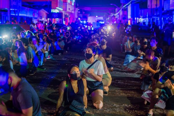 Moradores do Amapá fazem protesto após apagão atingir o estado de 3 a 24 de novembro - Sputnik Brasil