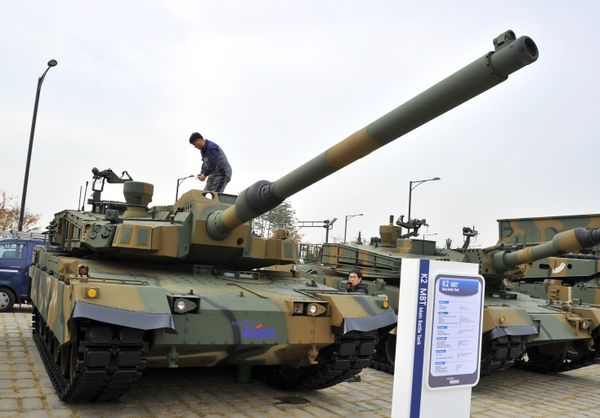 Coreia do Sul anuncia produção massiva de mísseis táticos avançados e tanques K2 Coreia do Sul anuncia produção massiva de mísseis táticos avançados e tanques K2 - Sputnik Brasil