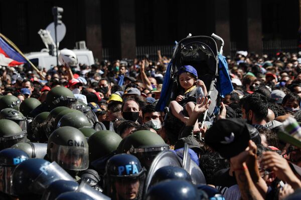 Judiciário na Argentina determina que corpo de Maradona seja conservado para testes de paternidade - Sputnik Brasil