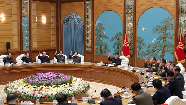 Kim Jong-un em reunião de Politburo do Partido Comunista da Coreia do Norte - Sputnik Brasil