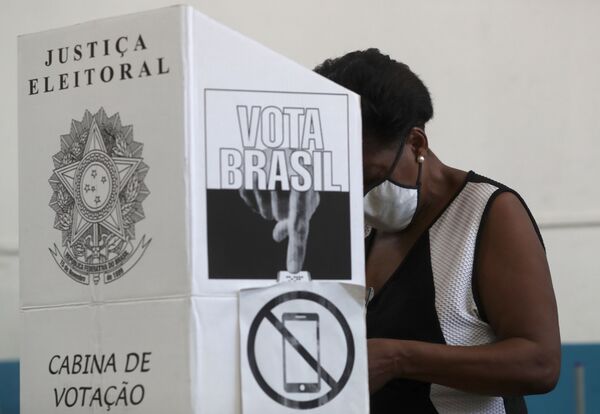 Pesquisa mostra que 56% dos brasileiros são contrários ao voto obrigatório - Sputnik Brasil