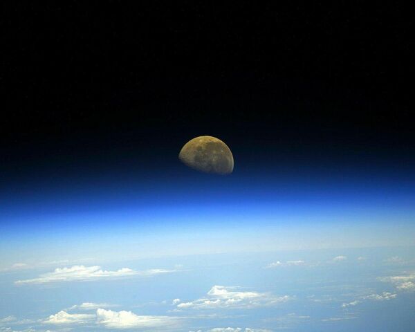 Foto da Lua desde a Estação Espacial Internacional - Sputnik Brasil