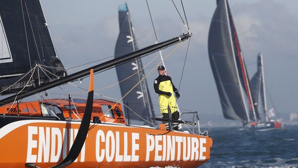 Velejador francês Kevin Escoffier em seu barco PRB usado para disputar a regata de volta ao mundo Vendée Globe (08/11/2020) - Sputnik Brasil
