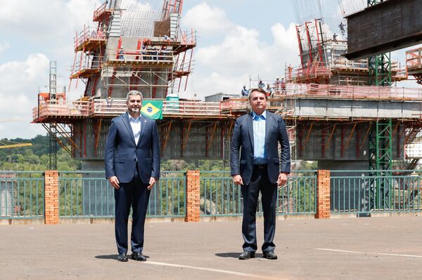 Bolsonaro diz que 'perpetuar' benefícios é 'o caminho certo para o insucesso' - Sputnik Brasil