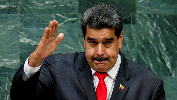 Presidente da Venezuela, Nicolas Maduro, cumprimenta delegados após discursar na 73ª sessão da Assembleia Geral das Nações Unidas na sede da ONU, em Nova York - Sputnik Brasil