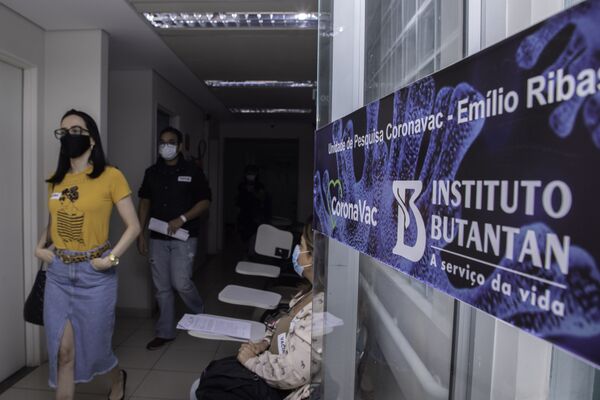 Eficácia geral da CoronaVac será anunciada nesta terça-feira, diz secretário da Saúde de SP - Sputnik Brasil